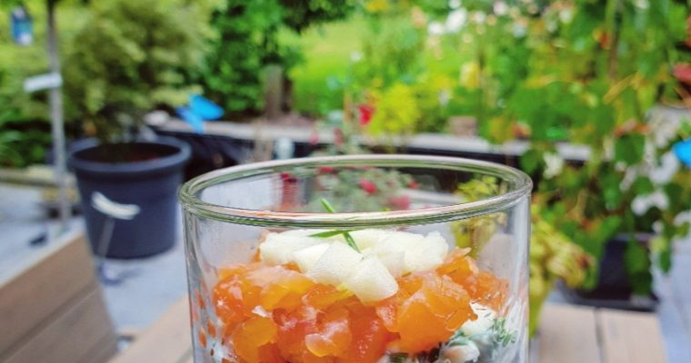 Aperitiefglaasje met zalm, Granny Smith & kruidenkaas