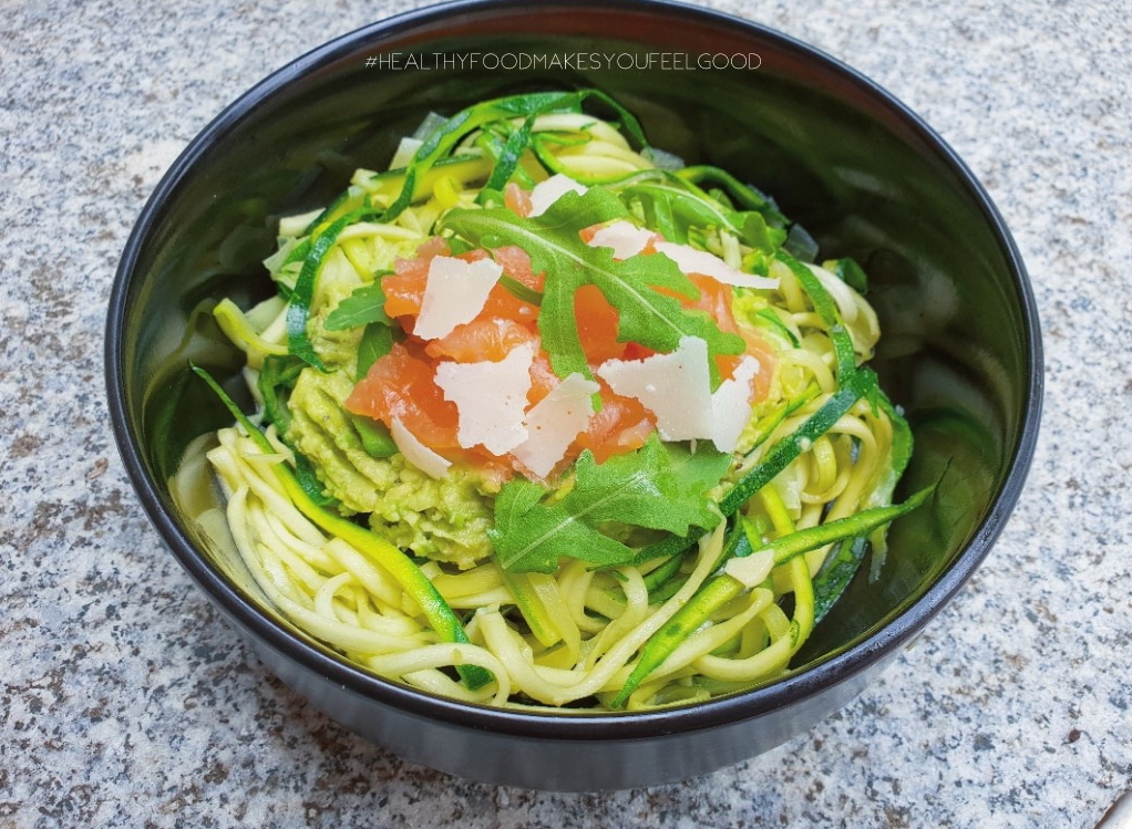 Courgetti met zalm en avocado