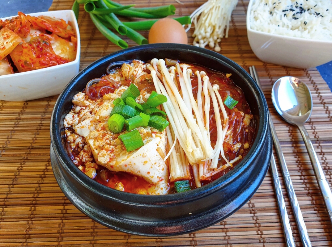 Sundubujiggae (Pikante Tofu stew)