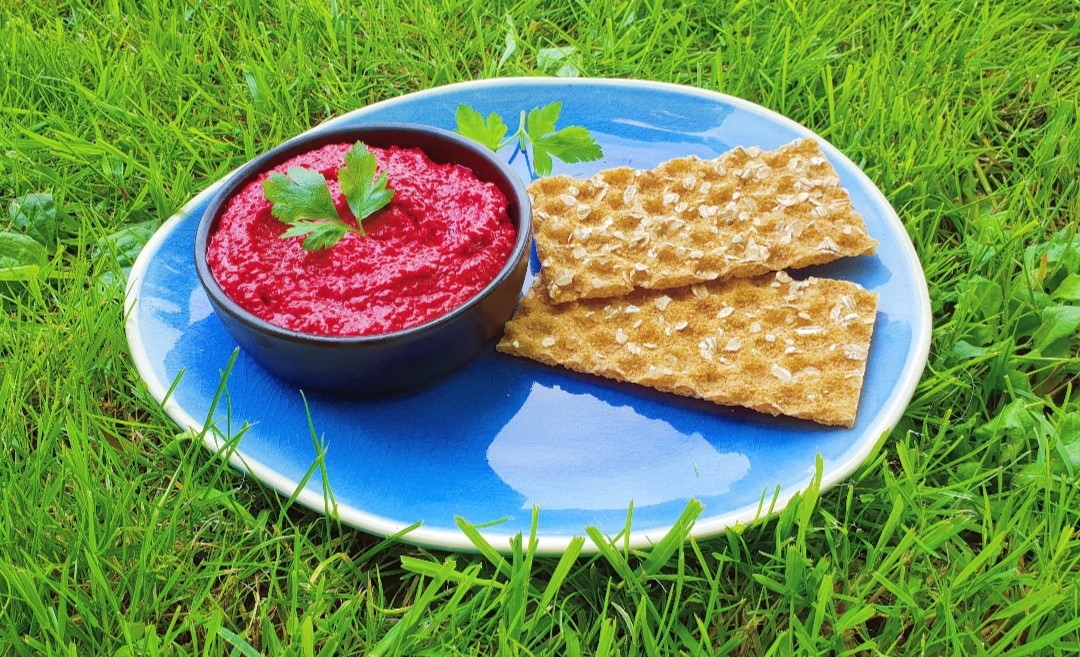 Hummus van rode biet