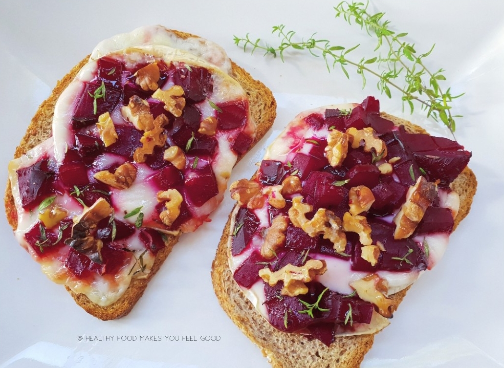 Toast met brie en rode biet