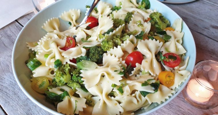 Een zomerse Njam!-lunch (De Zomertafel op NjamTV)