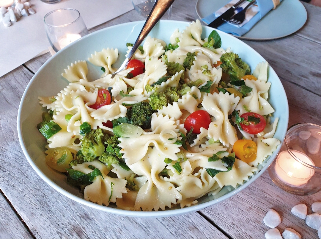 Een zomerse Njam!-lunch (De Zomertafel op NjamTV)