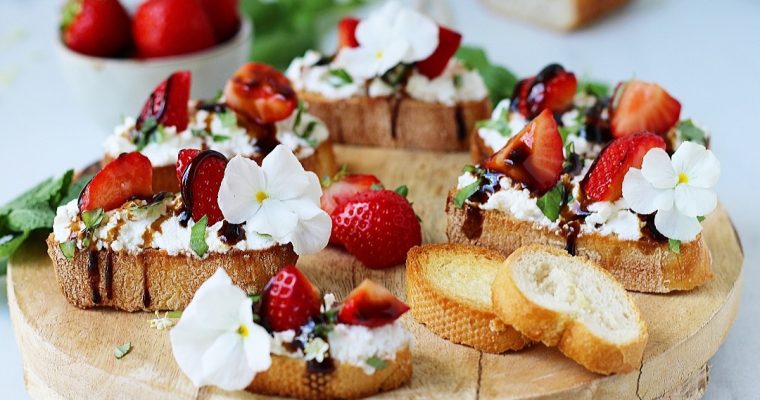 Crostini met aardbei, ricotta en balsamicocrème (PONTI)