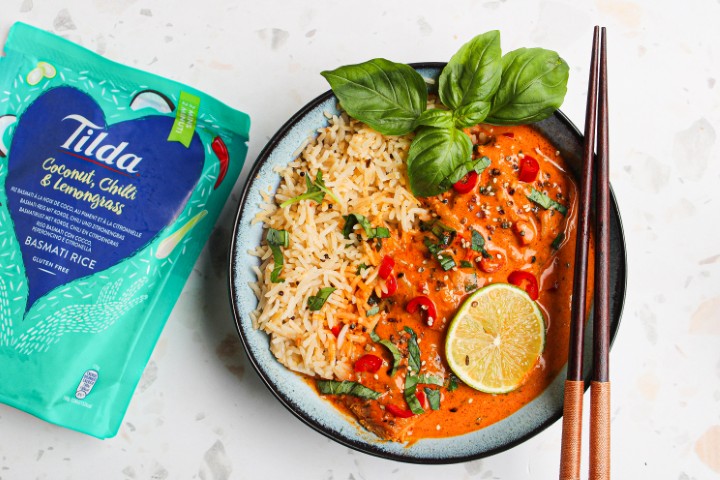 Thaise zalm kokoscurry met Tilda kokos, chili & citroengras