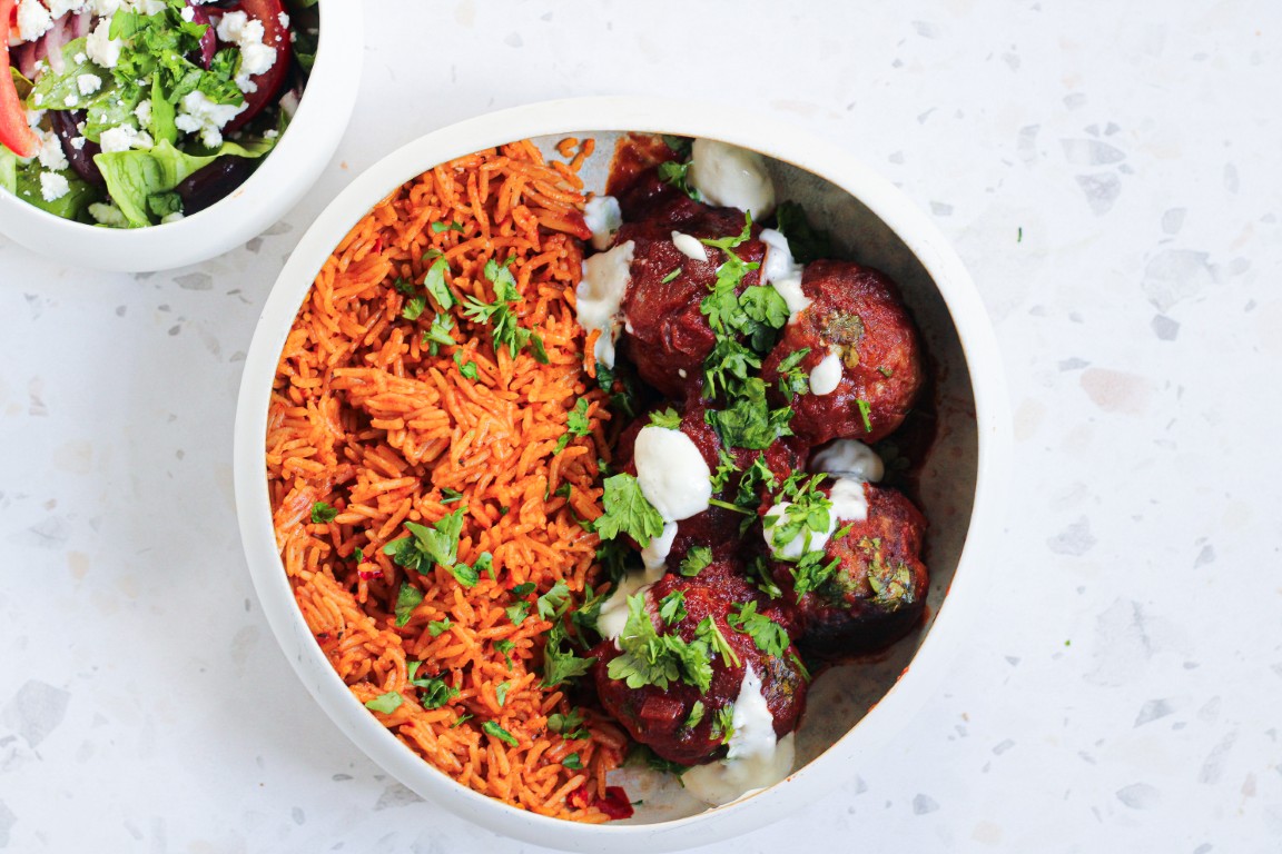 Griekse soutzoukakia met keftedes (gehaktballetjes) en Tilda Tomato & Basil